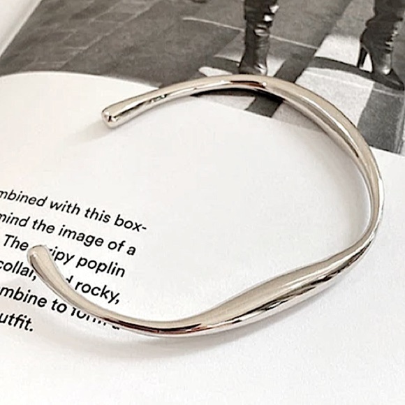 STERLING SILVER IRREGULAR BANGLE BRACELET - Picture 2 of 15